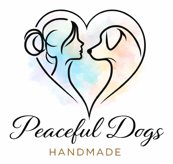 Entdecken Sie handgefertigte Hundeleinen und Halsbänder aus Fettleder, Paracord, Tau und Biothane von Peaceful Dogs Handmade.
